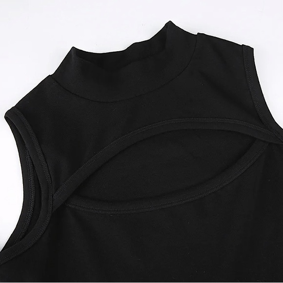 Black cold shoulder cut out long sleeve bodysuit - Picture 12 of 15